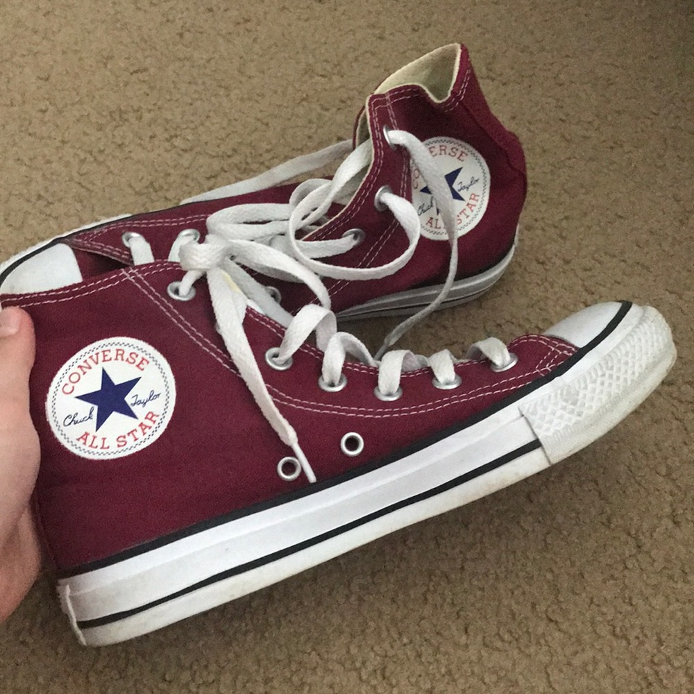 maroon converse - Picture 2 of 2